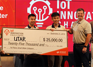 Students from Universiti Tunku Abdul Rahman (UTAR) in Malaysia (left Lim Wen Qing and Au Jin Cheng) are awarded First Prize in the Smart Water Category by Joel Conover, senior director, portfolio marketing for Keysight, for their entry, IoT Detachable Waterway Monitoring Device with LoRa and Self-Sustainability